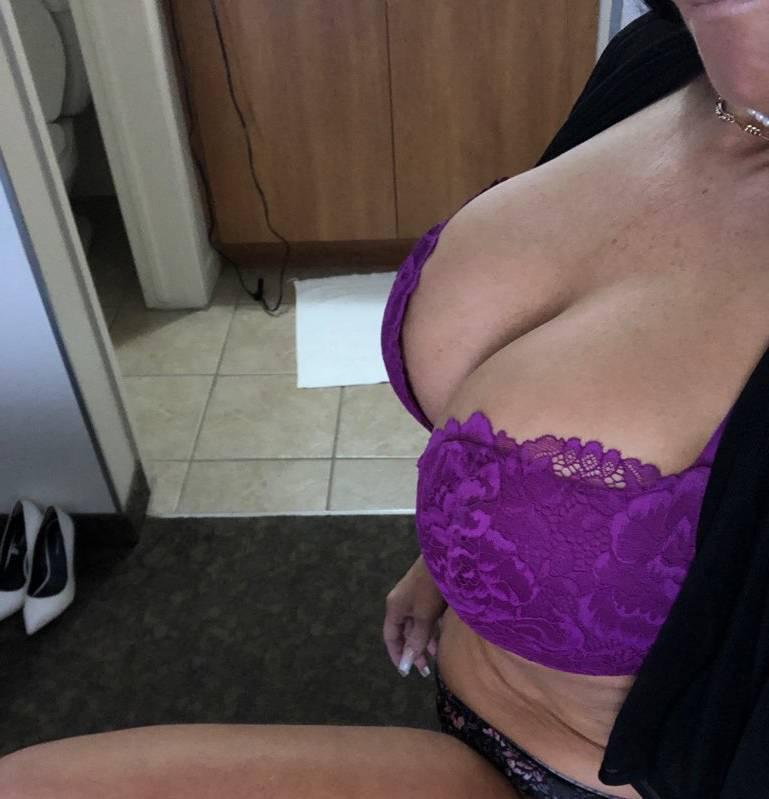 Sexy sensual milf 40 Gabrielle new in town let have some fun