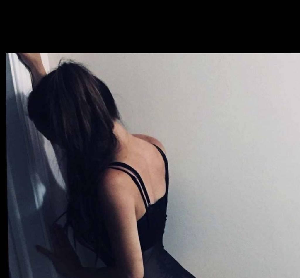 Small and horny Kelly ready for fun *MISSISSAUGA/DIXIE