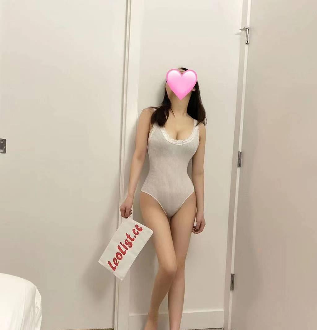 Nuru Massage - Sexy & Slim - Fun & Playful Girl !