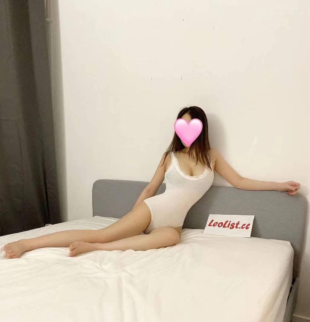 Nuru Massage - Sexy & Slim - Fun & Playful Girl !