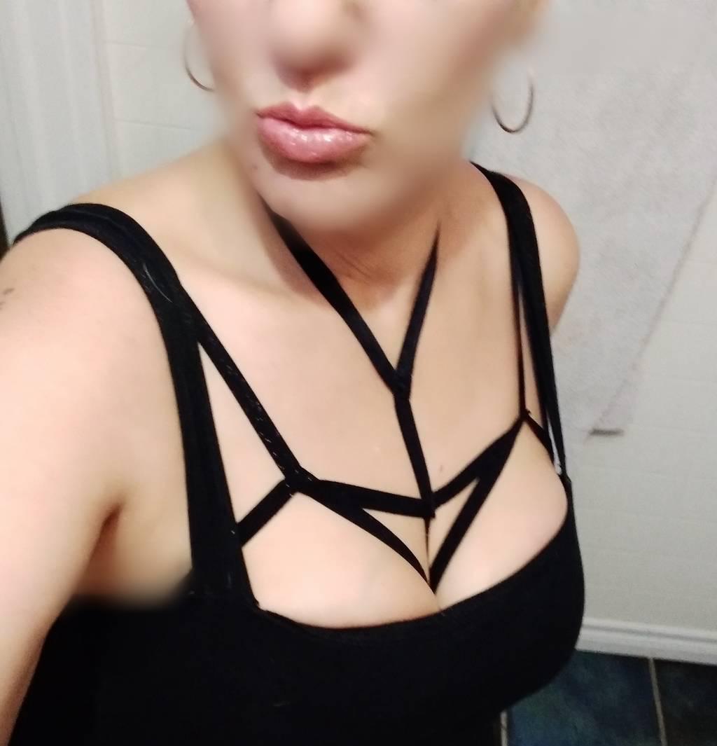 Thick blondeCourtice -East Oshawa incall289.277.1201