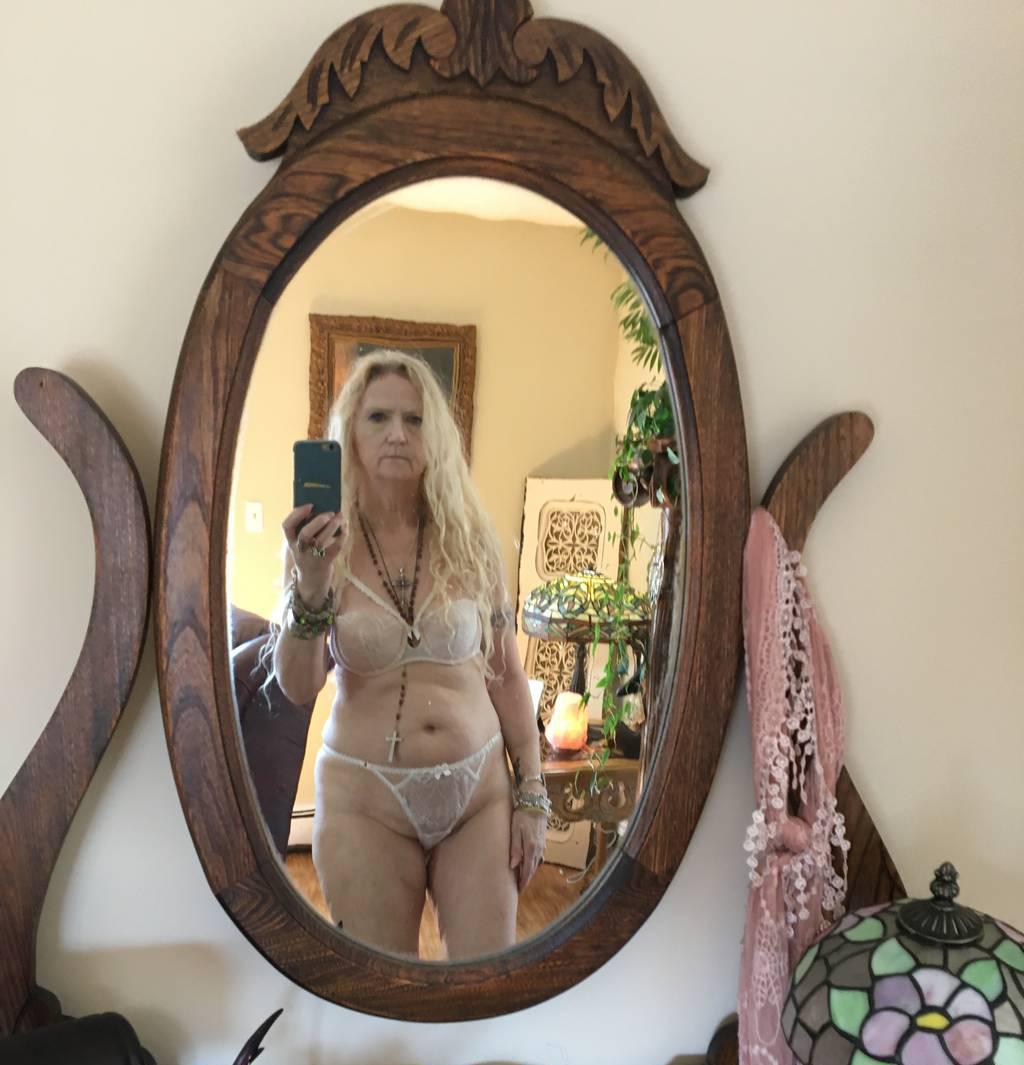 Mature Sexy Hot blonde To Make Your Dreams Come True!