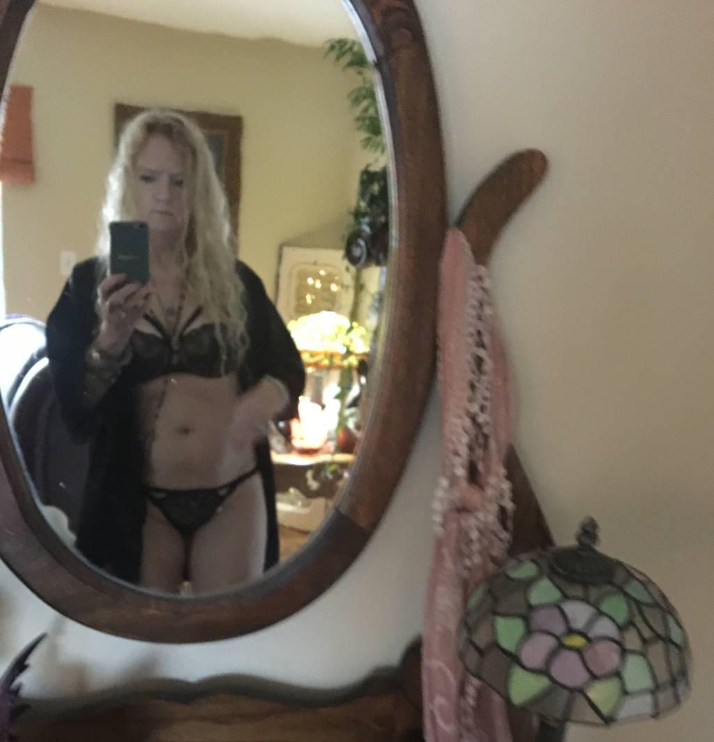 Mature Sexy Hot blonde To Make Your Dreams Come True!