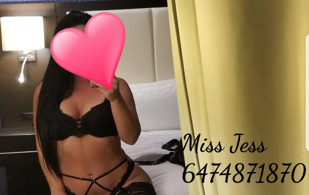 QEW/CENTENNIAL AVAIL NOW. Dont miss out! Xoxo ((Miss Jess)