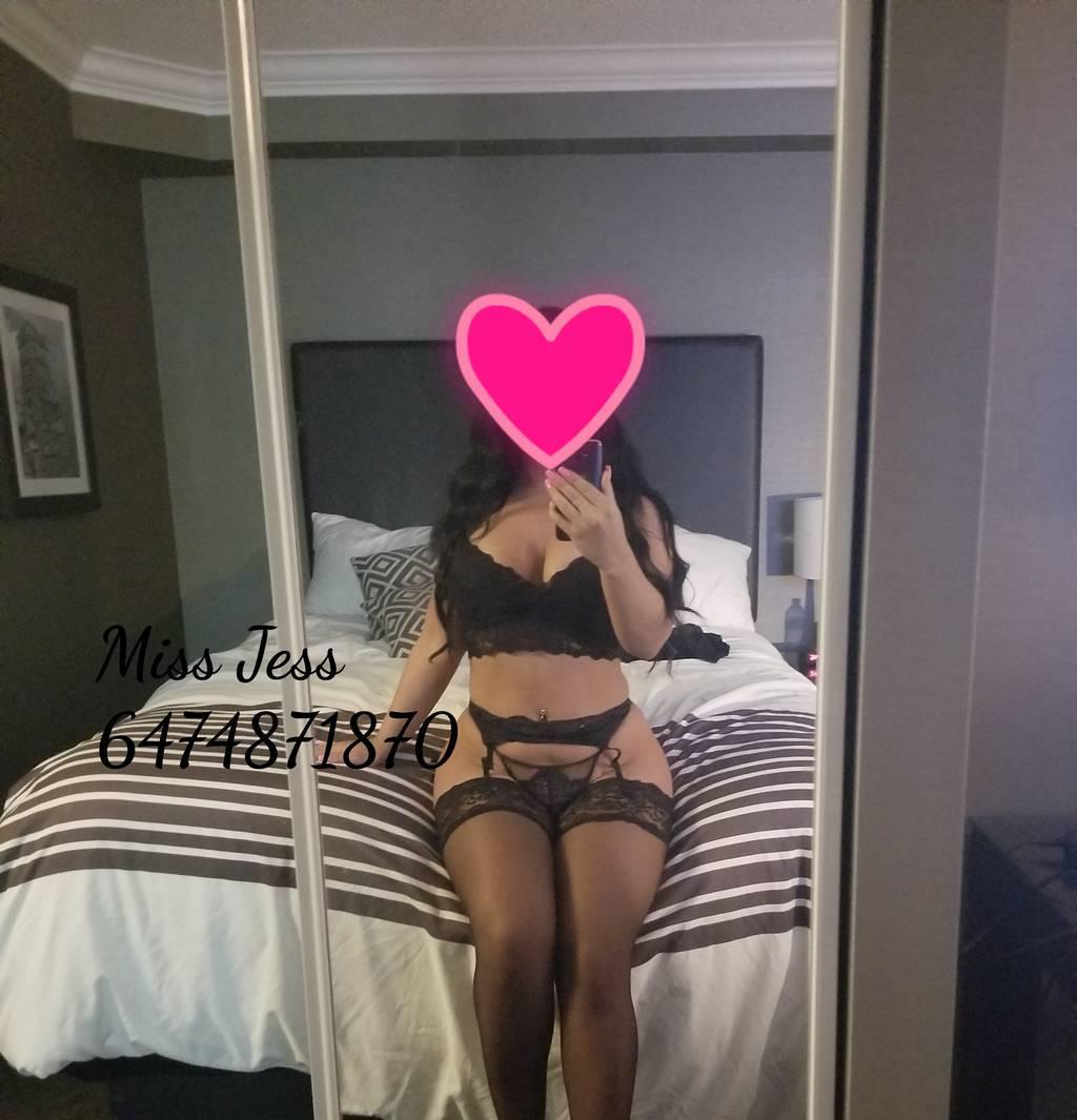 QEW/CENTENNIAL AVAIL NOW. Dont miss out! Xoxo ((Miss Jess)