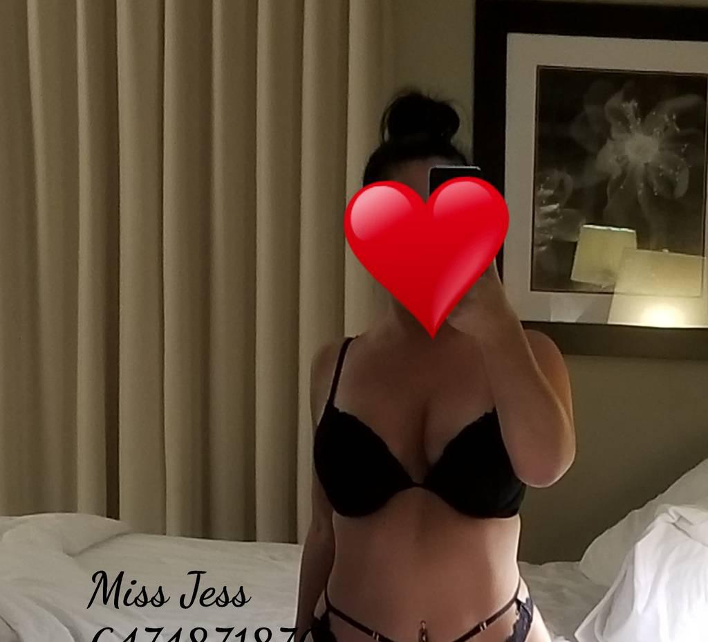 QEW/CENTENNIAL AVAIL NOW. Dont miss out! Xoxo ((Miss Jess)