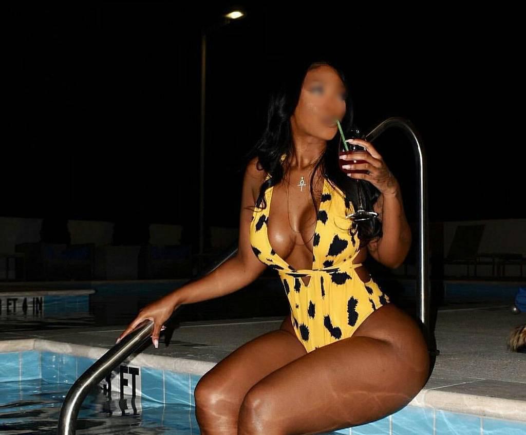 OUTCALLS ONLY -- Brown Skin Sweetheart Party Girl Companion