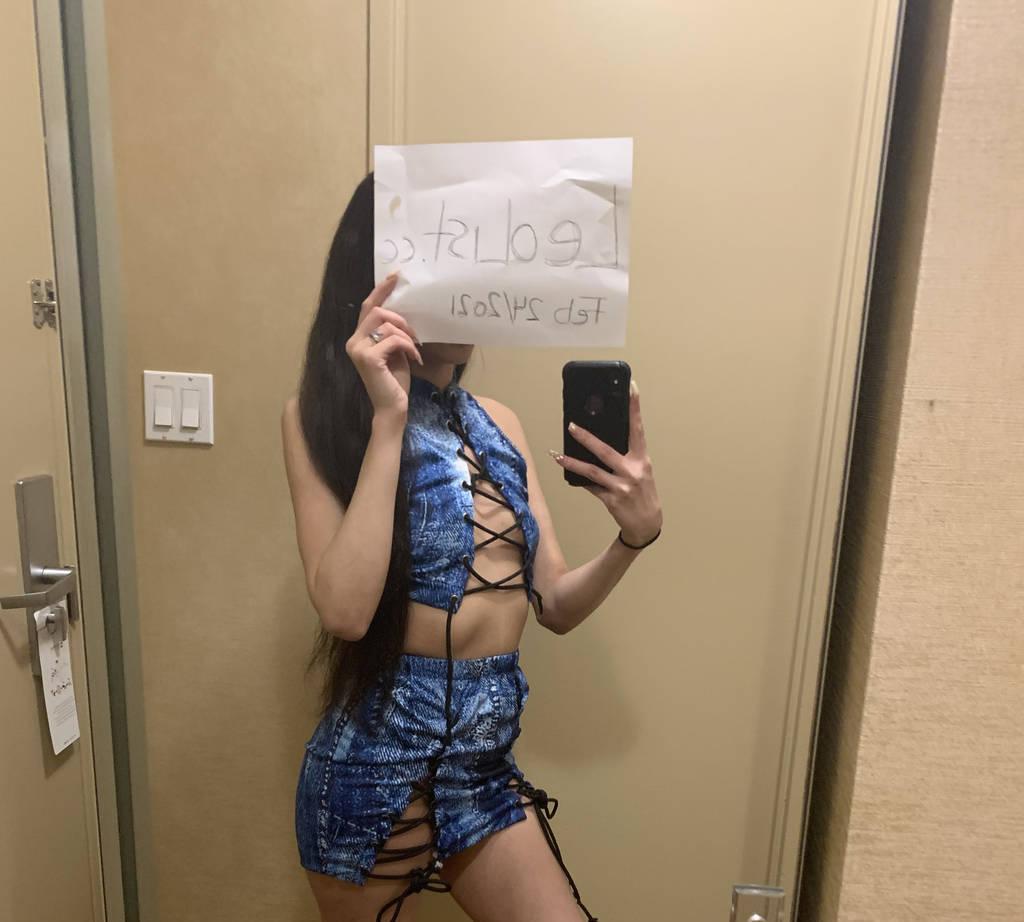 Sexy petite babe new to the game incalls/outcalls party girl