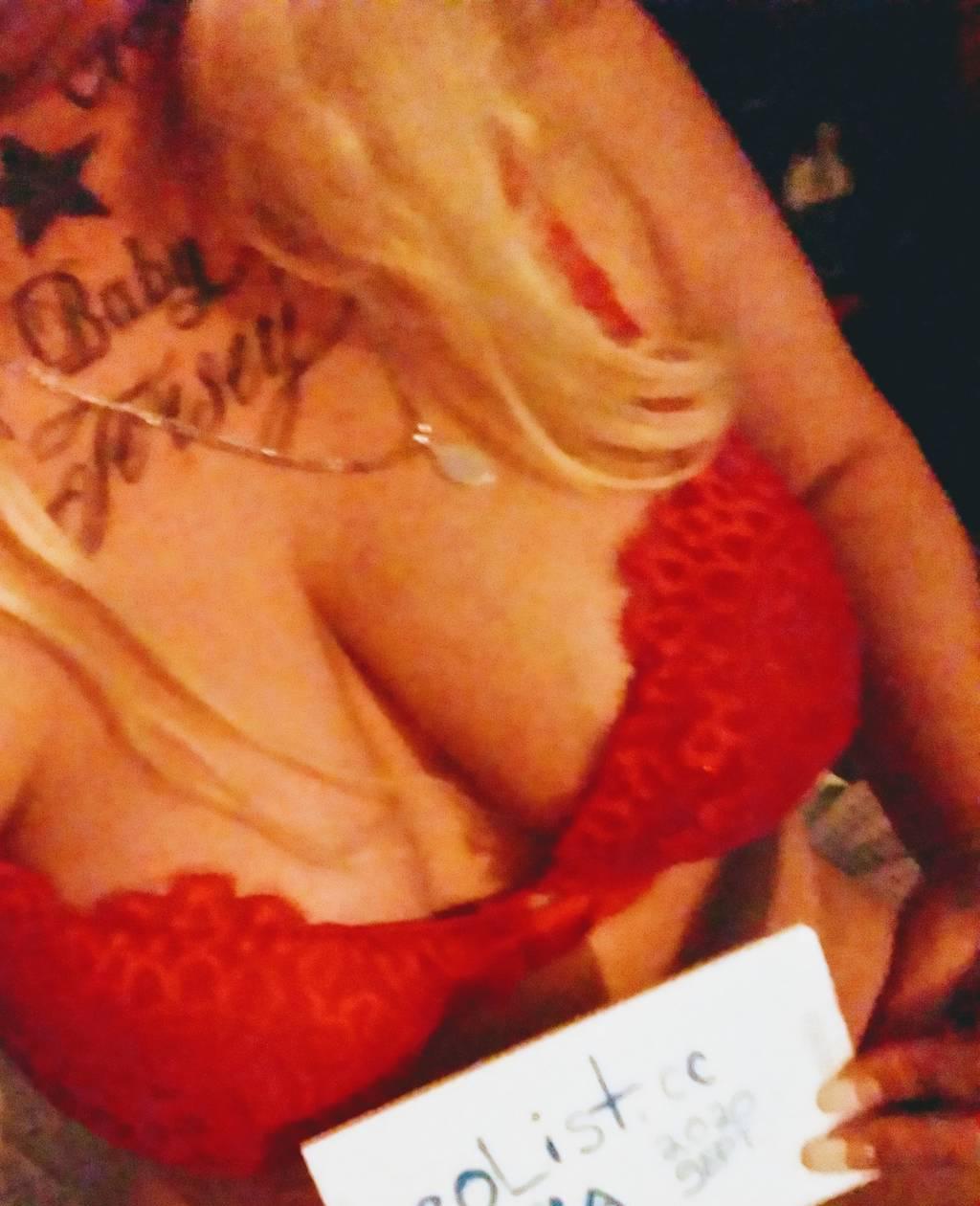 BEST**pu$$y**pro*MASSAGE*tattooed goddess**( • )( • )**38DD