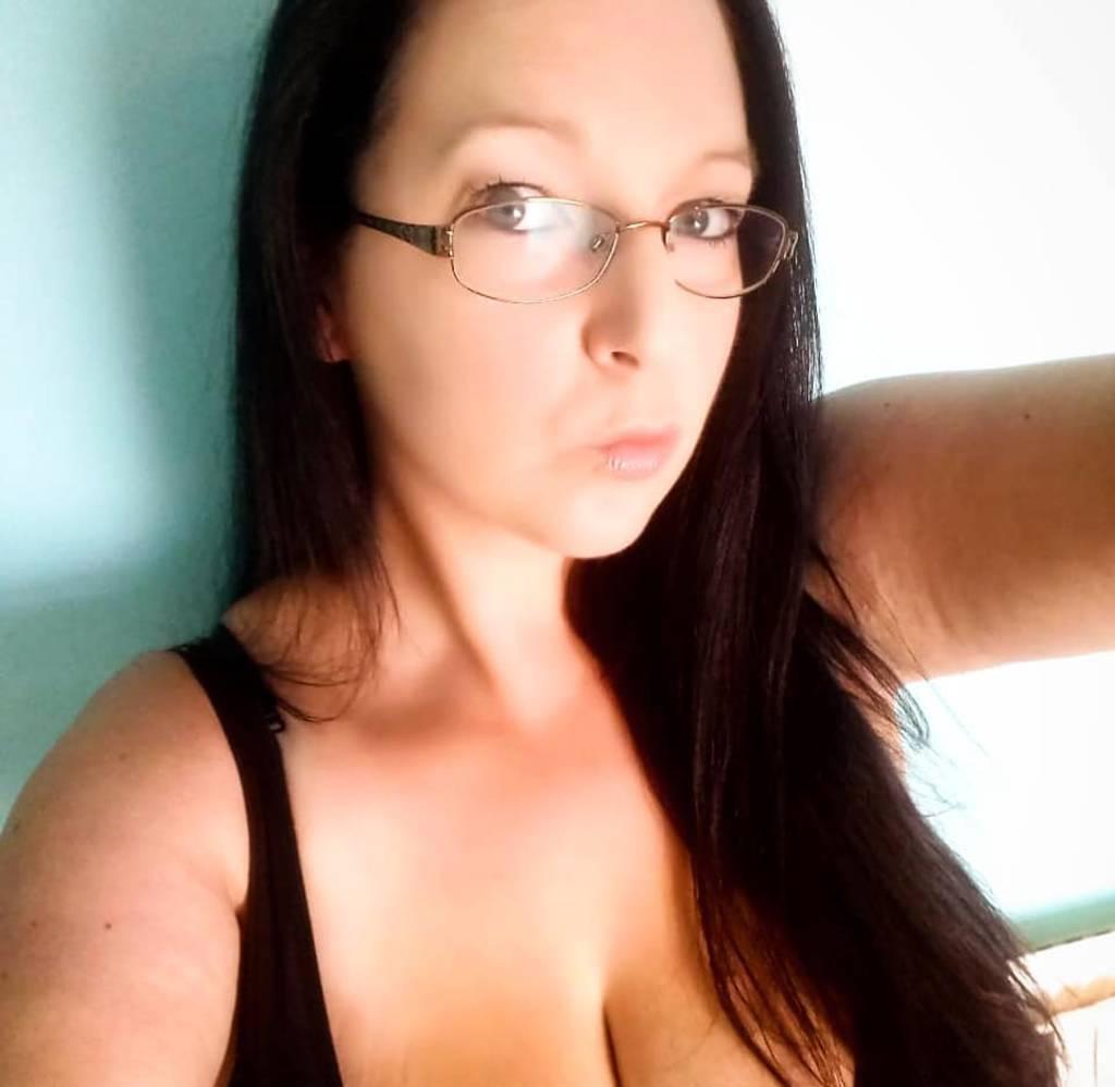 Mature Sensual Busty Woman - Online Only