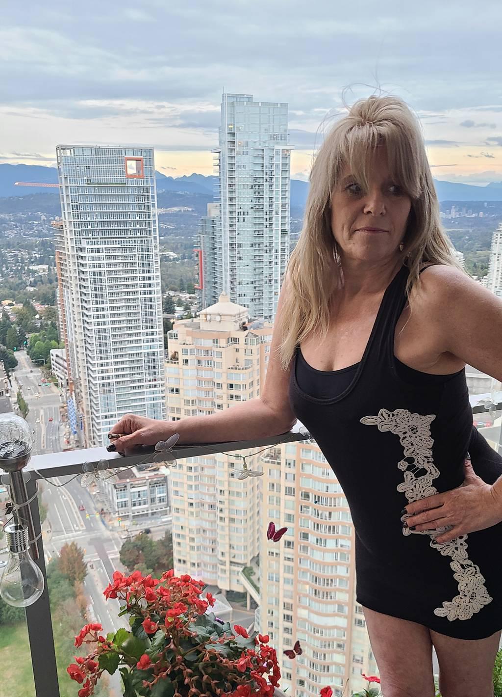 METROTOWN'S MATURE MILF DONT MISS THE $100 SPECIAL