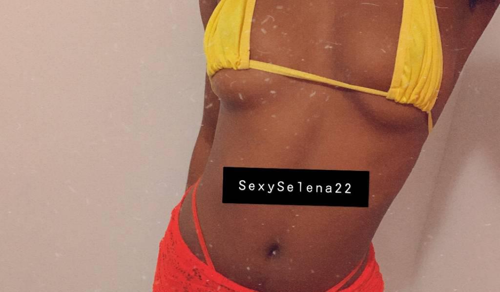 Downtown Toronto Sexy Ebony Playmate Seeking Older Males