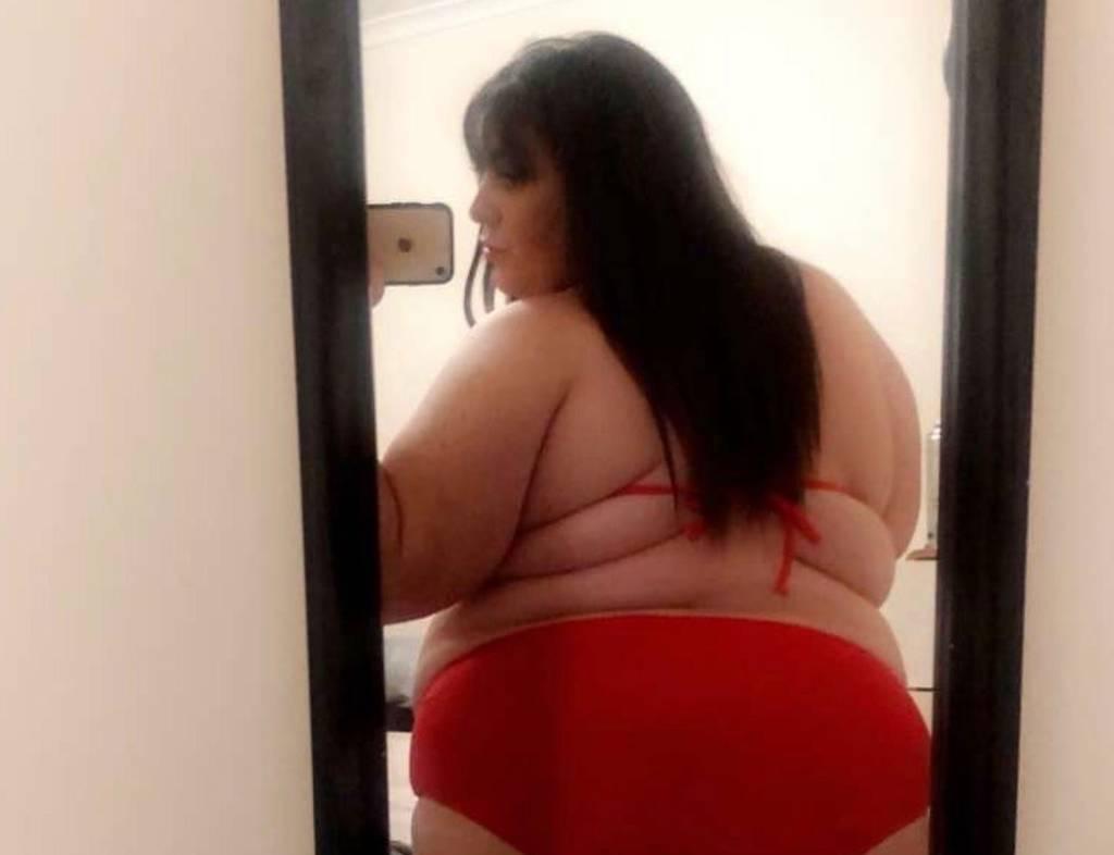 CURVY BOMBSHELLAll those Curves ready for you !