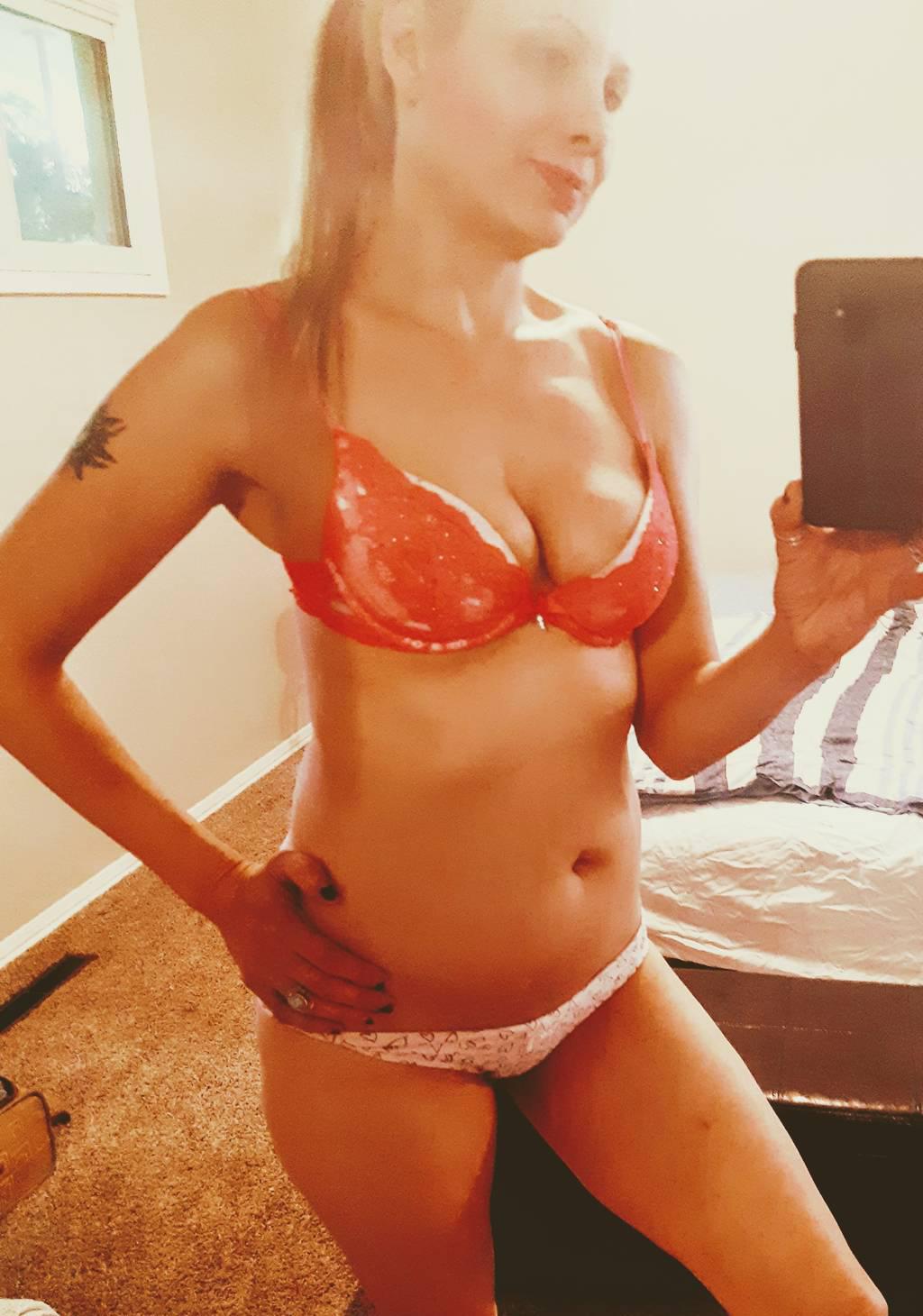 CanadaEscortsHub - Edmonton Escort Sam tall fit blond 160 hour!