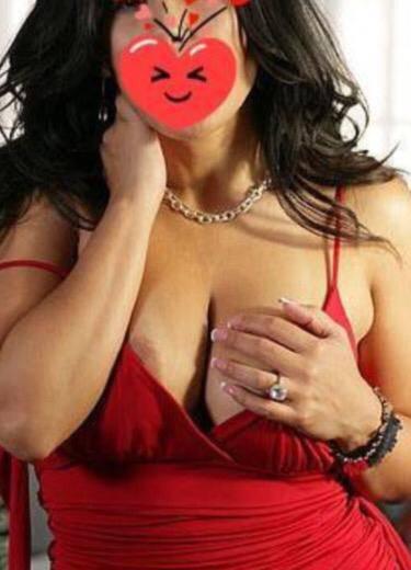 very fun cute mature filipina here now!