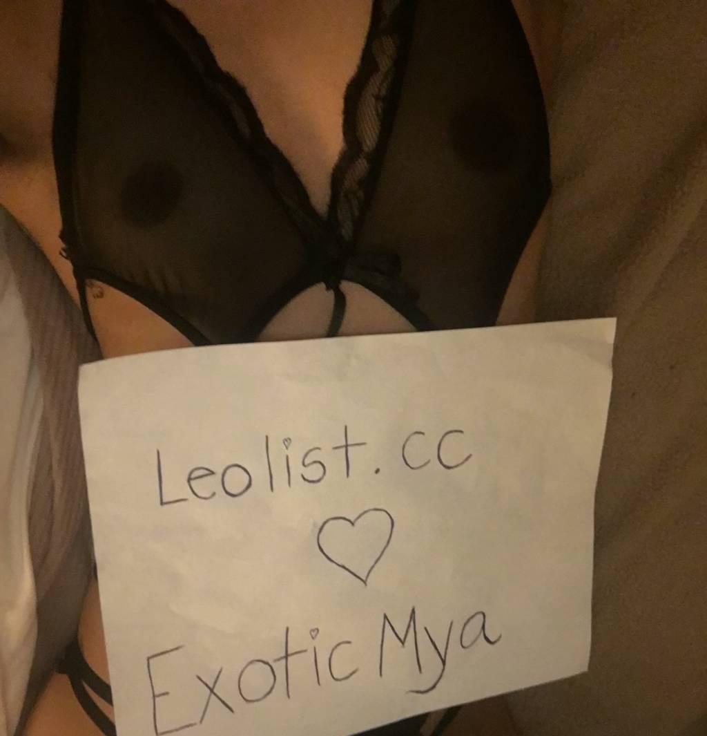 Tight pussy with a fat booty looking for fun!